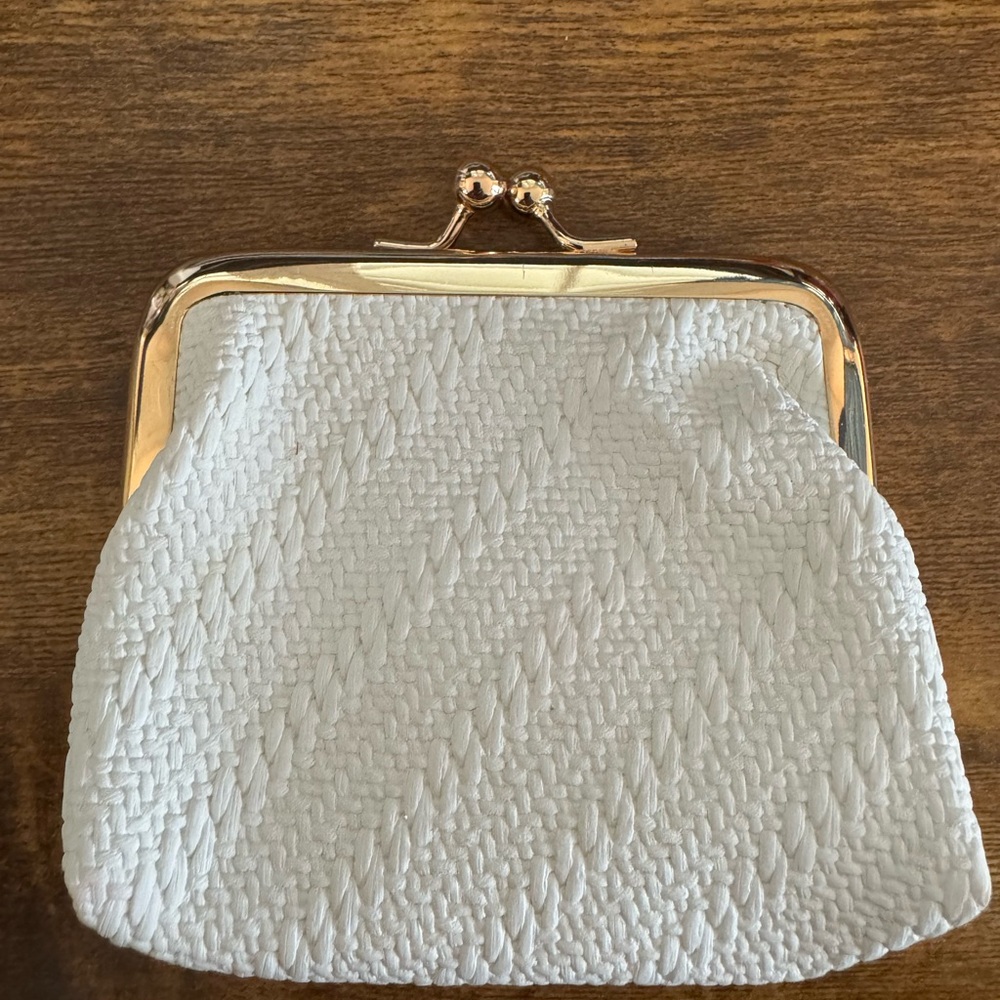 White kisslock coin purse